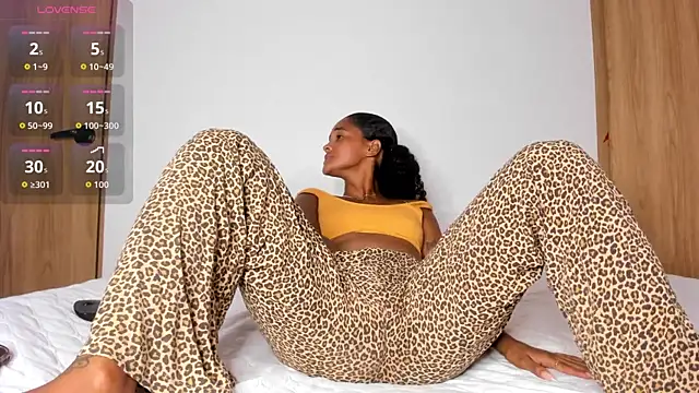 Snapshot of curly_sweett1 chatting on September 12, 11:59 pm curly sweett1 online show from September 12, 11:59 pm