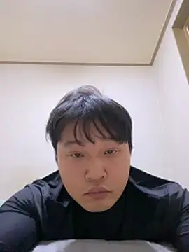 offwhite777 online show from February 4, 2:43 pm