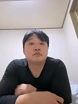 offwhite777 online show from February 9, 2:18 pm