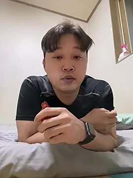 offwhite777 online show from February 26, 9:05 pm