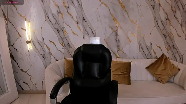 BeccaBaxter online show from December 5, 12:14 pm