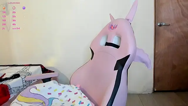 Raichell  online show from March 18, 7:30 am