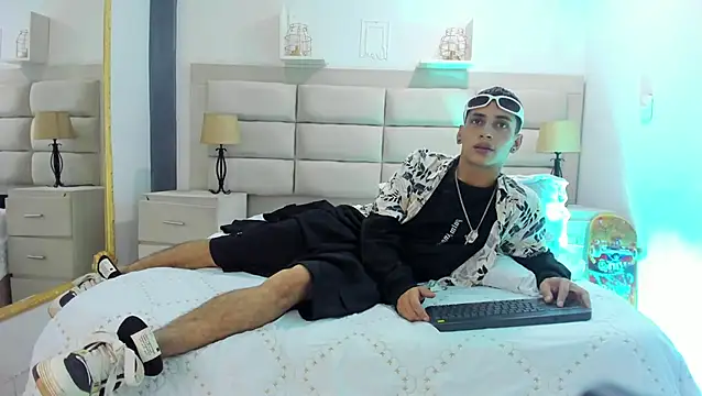 JhoanLeandro online show from February 7, 4:16 am