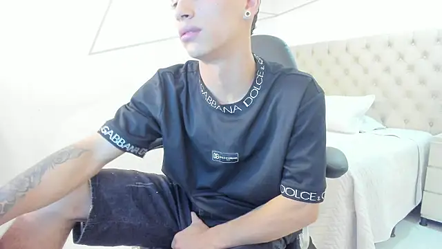 JhoanLeandro online show from September 19, 4:47 am