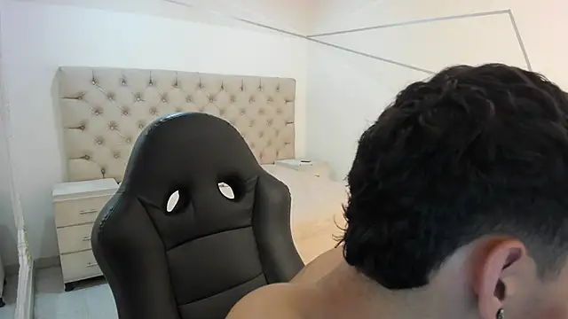 JhoanLeandro online show from October 27, 5:44 am