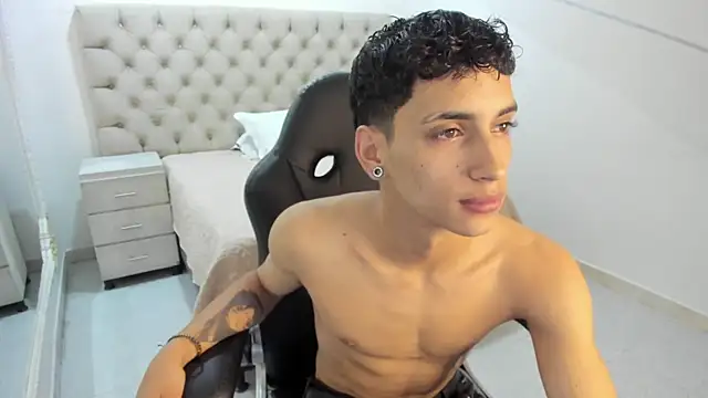 JhoanLeandro online show from October 28, 4:49 am