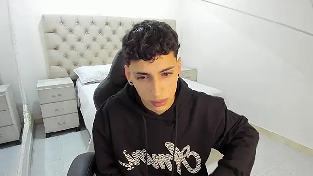 JhoanLeandro online show from November 14, 5:28 am