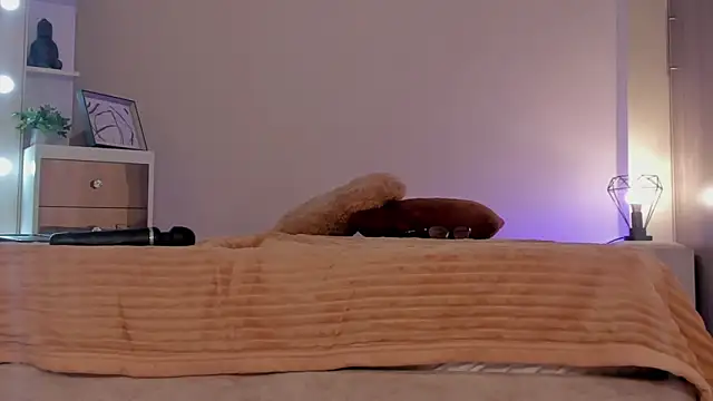 Snapshot of leahaltomm chatting on March 9, 9:36 pm leahaltomm online show from March 9, 9:36 pm