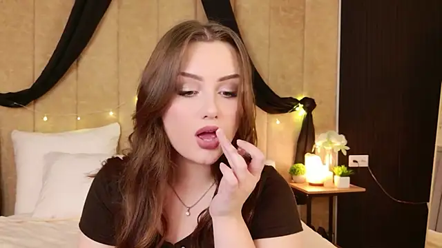 Kendra Parlow online show from December 18, 8:26 pm