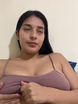 Snapshot of ariana_sweet87 chatting on February 21, 7:04 pm ariana sweet87 online show from February 21, 7:04 pm