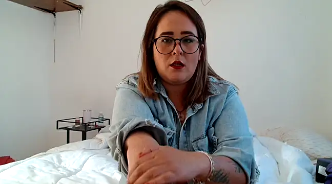 Snapshot of SweetRomina chatting on February 6, 8:56 pm SweetRomina online show from February 6, 8:56 pm