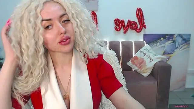 Snapshot of MissisCaty chatting on February 5, 10:44 pm MissisCaty online show from February 5, 10:44 pm