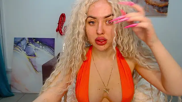 Snapshot of MissisCaty chatting on February 8, 7:38 pm MissisCaty online show from February 8, 7:38 pm