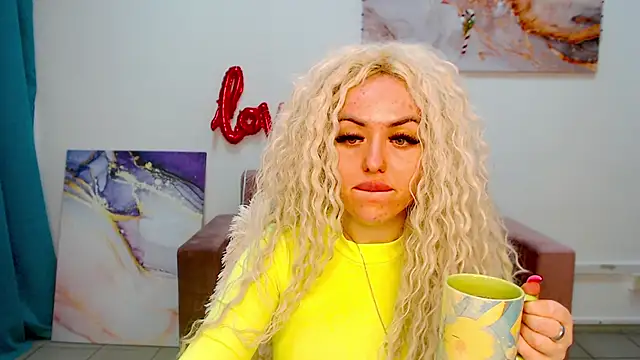 Snapshot of MissisCaty chatting on February 9, 7:41 pm MissisCaty online show from February 9, 7:41 pm