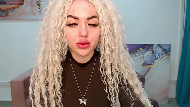 Snapshot of MissisCaty chatting on February 13, 4:11 am MissisCaty online show from February 13, 4:11 am