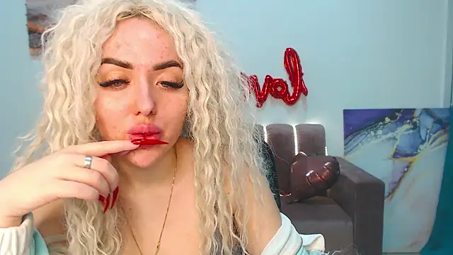 Snapshot of MissisCaty chatting on February 13, 7:42 pm MissisCaty online show from February 13, 7:42 pm