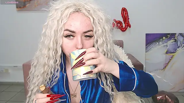 Snapshot of MissisCaty chatting on February 16, 4:09 am MissisCaty online show from February 16, 4:09 am