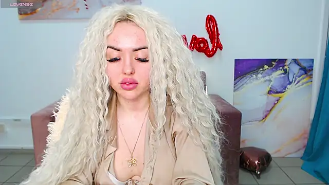 Snapshot of MissisCaty chatting on February 18, 10:47 pm MissisCaty online show from February 18, 10:47 pm