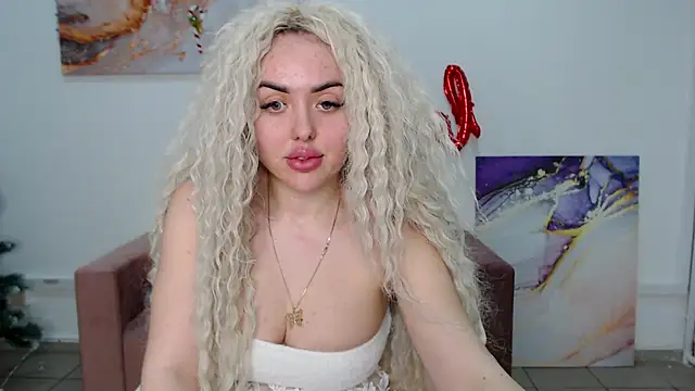 Snapshot of MissisCaty chatting on February 22, 1:33 am MissisCaty online show from February 22, 1:33 am