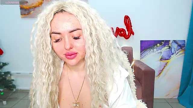 Snapshot of MissisCaty chatting on February 24, 1:24 am MissisCaty online show from February 24, 1:24 am