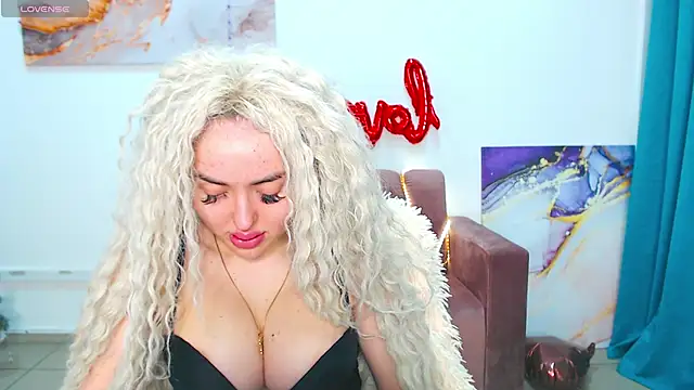 Snapshot of MissisCaty chatting on February 24, 7:52 pm MissisCaty online show from February 24, 7:52 pm