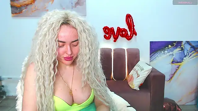 Snapshot of MissisCaty chatting on February 28, 1:47 am MissisCaty online show from February 28, 1:47 am