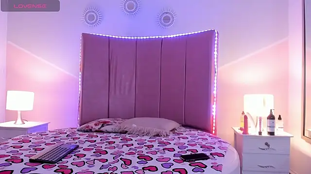  Emma whiitee  online show from March 7, 12:23 pm