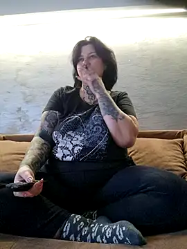 CannabisQueenn online show from November 17, 7:25 am