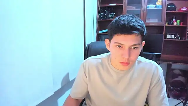 JamesCr  online show from February 5, 4:06 am