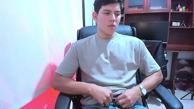 JamesCr  online show from February 5, 7:18 am