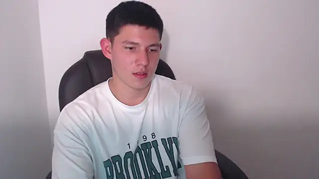 JamesCr  online show from February 26, 6:37 am