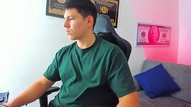 JamesCr  online show from March 5, 9:26 pm