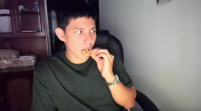 JamesCr  online show from March 11, 4:40 pm