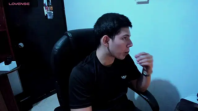 JamesCr  online show from March 21, 4:17 am