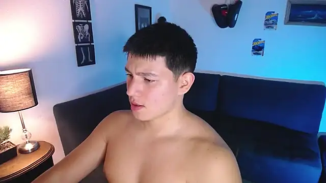 JamesCr  online show from March 22, 1:31 am