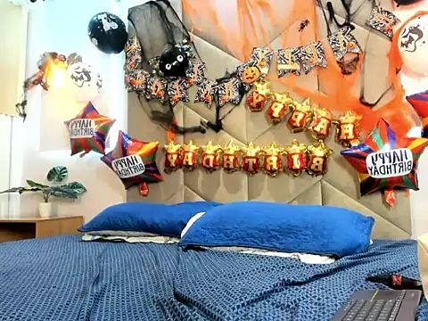 Snapshot of AzunaStar chatting on October 20, 9:59 pm AzunaStar online show from October 20, 9:59 pm