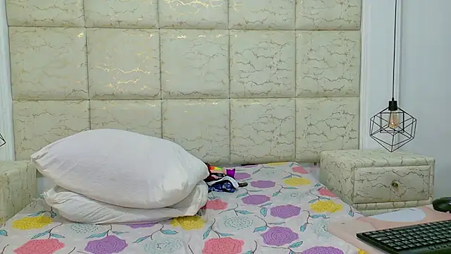 Snapshot of ThaliaANDNicholas chatting on February 26, 2:04 am ThaliaANDNicholas online show from February 26, 2:04 am