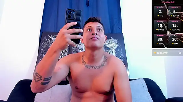 Snapshot of JohanSmith chatting on February 18, 6:47 pm JohanSmith online show from February 18, 6:47 pm