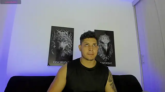 Snapshot of JohanSmith chatting on October 31, 12:22 am JohanSmith online show from October 31, 12:22 am