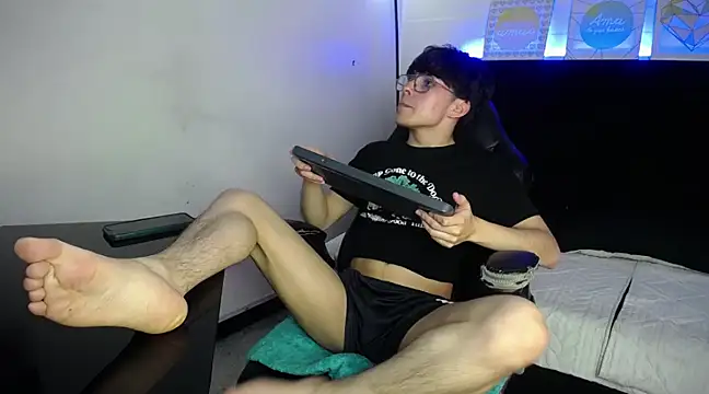 Snapshot of PepperTwink chatting on February 8, 12:28 pm PepperTwink online show from February 8, 12:28 pm