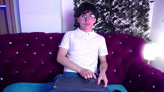 Snapshot of PepperTwink chatting on February 10, 1:22 pm PepperTwink online show from February 10, 1:22 pm