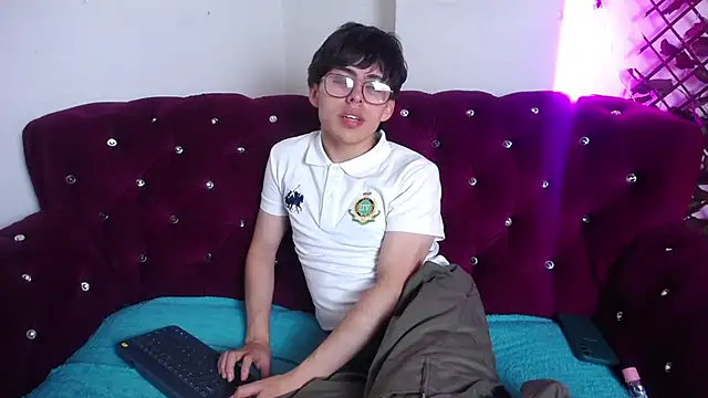 Snapshot of PepperTwink chatting on February 19, 1:28 pm PepperTwink online show from February 19, 1:28 pm