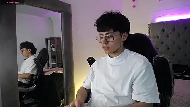 Snapshot of PepperTwink chatting on September 13, 4:29 pm PepperTwink online show from September 13, 4:29 pm