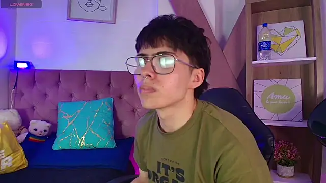 Snapshot of PepperTwink chatting on October 3, 4:37 pm PepperTwink online show from October 3, 4:37 pm
