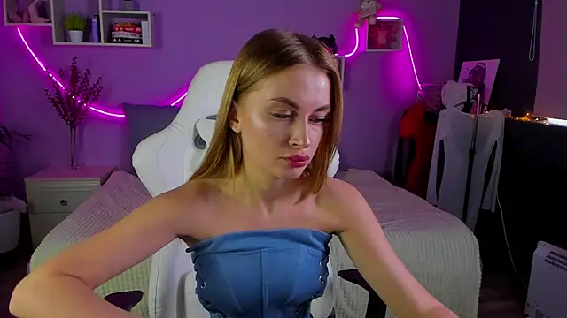 AnitaLamb online show from March 12, 4:51 am