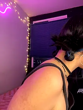 Snapshot of mavimist__ chatting on October 25, 1:02 am mavimist online show from October 25, 1:02 am