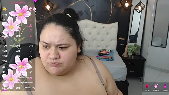 Snapshot of Aaliyah11 chatting on March 21, 2:39 am Aaliyah11 online show from March 21, 2:39 am