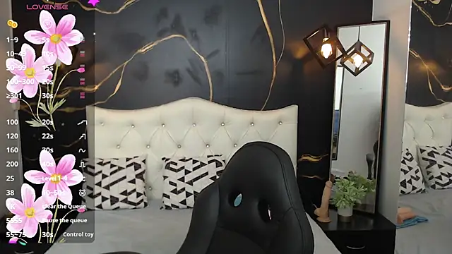 Snapshot of Aaliyah11 chatting on March 22, 2:37 am Aaliyah11 online show from March 22, 2:37 am