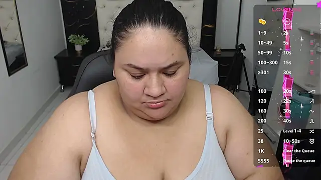 Snapshot of Aaliyah11 chatting on September 18, 10:01 pm Aaliyah11 online show from September 18, 10:01 pm