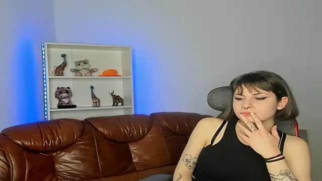 Snapshot of Vickyyy1233 chatting on February 6, 9:17 pm Vickyyy1233 online show from February 6, 9:17 pm